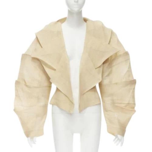 Pre-owned Beige Stoff Issey Miyake Jakke