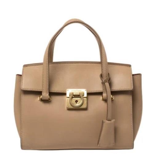 Pre-owned Beige Laer Salvatore Ferragamo veske