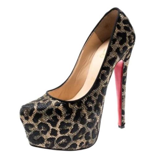 Pre-owned Brun Raffia Christian Louboutin Haeler