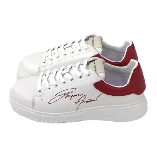 Hvite skinn sneakers for menn med rød logo