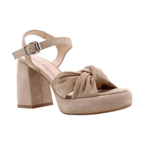 Titus Sandal