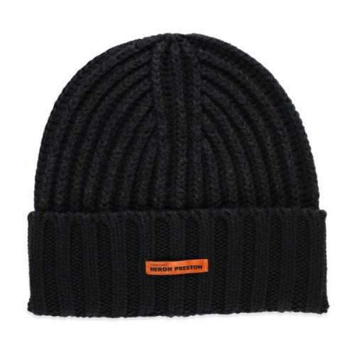 Sort Ribbestrikket Beanie med Logo Label