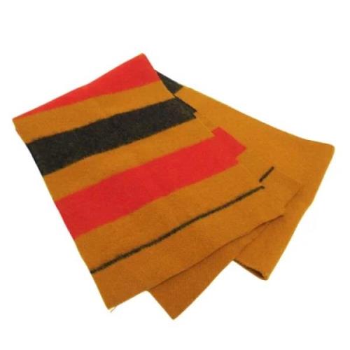 Pre-owned Wool scarves