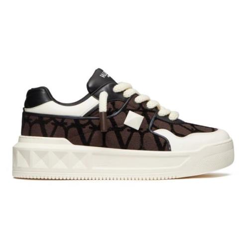 Brune Sneakers med Maxi Stud Detalj