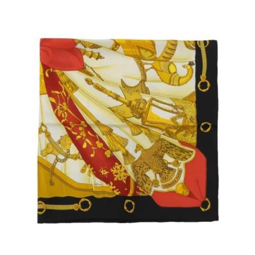 Pre-owned Silk scarves