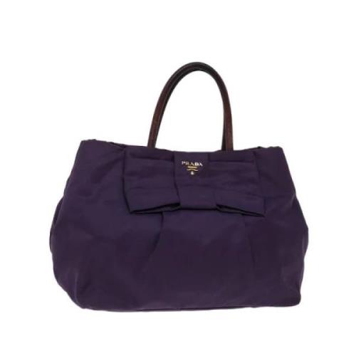 Pre-owned Nylon handbags