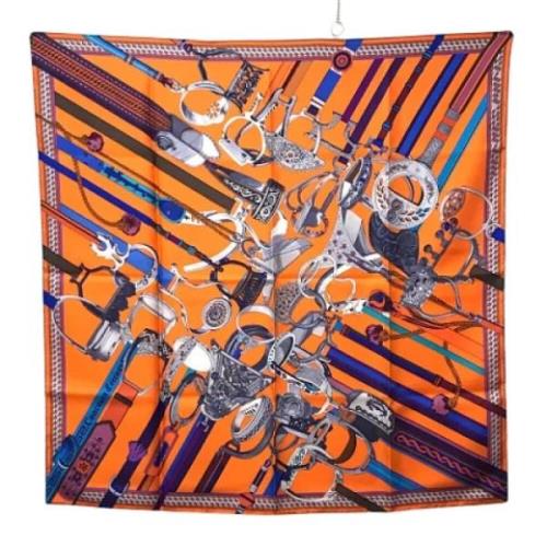 Pre-owned Silk scarves