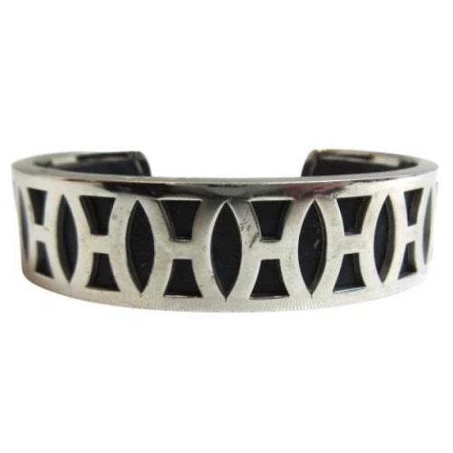 Pre-owned Metal bracelets