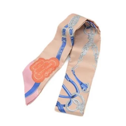 Pre-owned Silk scarves