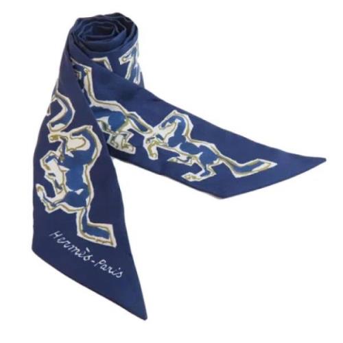 Pre-owned Silk scarves