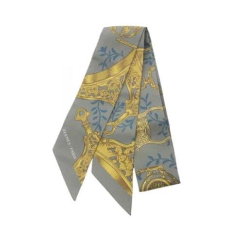 Pre-owned Silk scarves