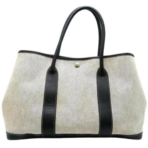 Pre-owned Fabric handbags