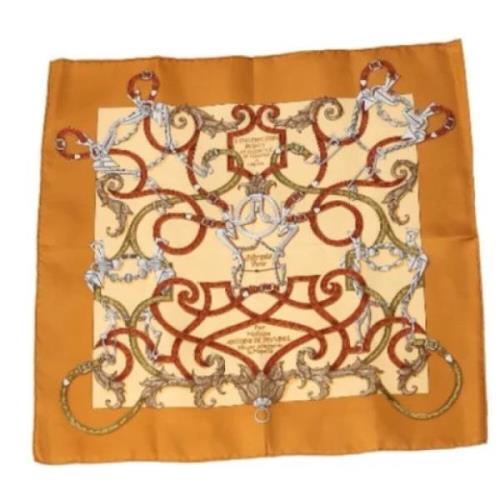 Pre-owned Silk scarves