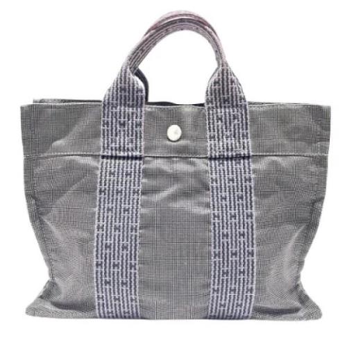 Pre-owned Canvas handbags