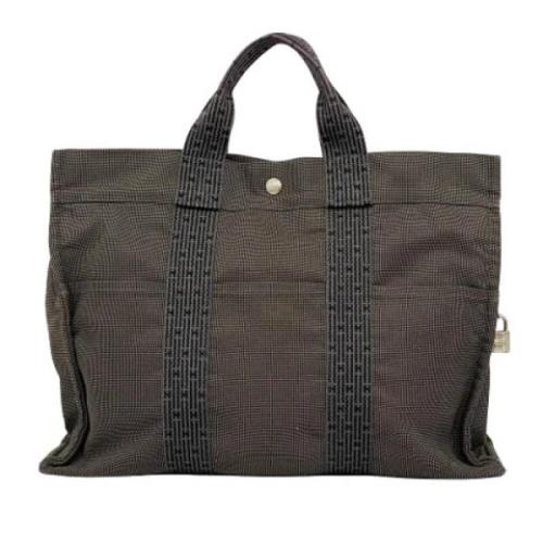 Pre-owned Canvas handbags