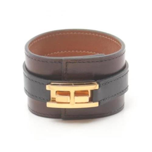 Pre-owned Leather bracelets