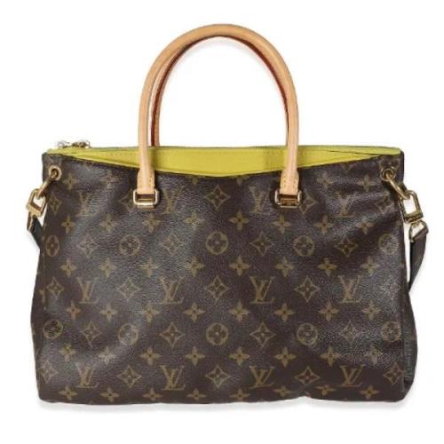 Pre-owned Leather handbags