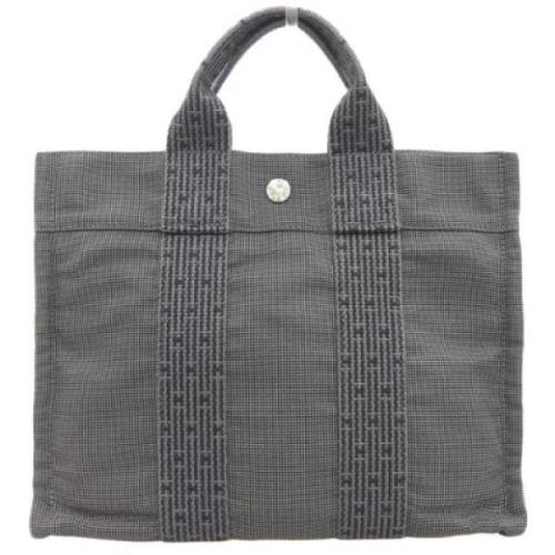 Pre-owned Canvas handbags