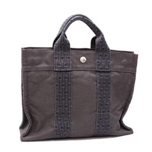 Pre-owned Canvas handbags