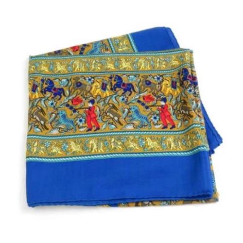 Pre-owned Silk scarves