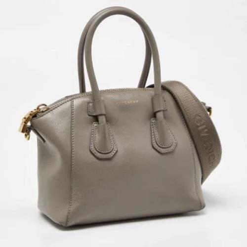 Pre-owned Leather handbags