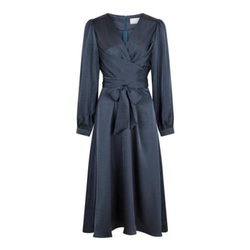 Midnight Blue Sateen Kjole med V-hals