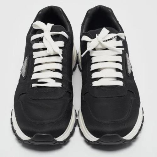 Pre-owned Nylon sneakers