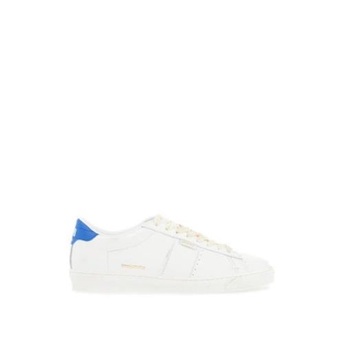 Minimalistiske skinn sneakers med perforeringer