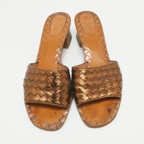 Pre-owned Leather sandals