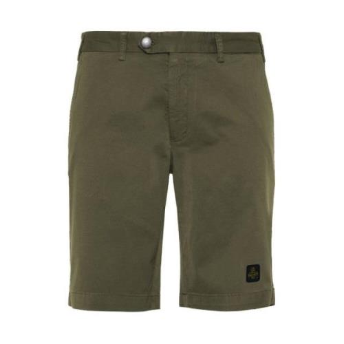 Elegant Beige Bermuda Shorts med Logopatch