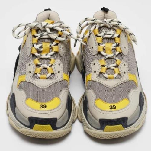 Pre-owned Fabric sneakers