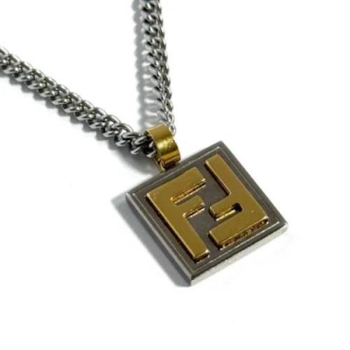 Pre-owned Metal necklaces