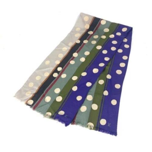 Pre-owned Silk scarves