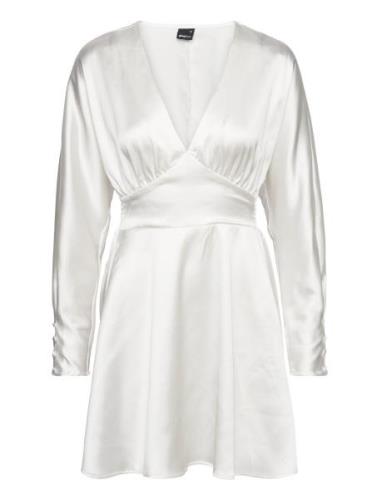 Longsleeve V-Neck Satin Dress Kort Kjole White Gina Tricot