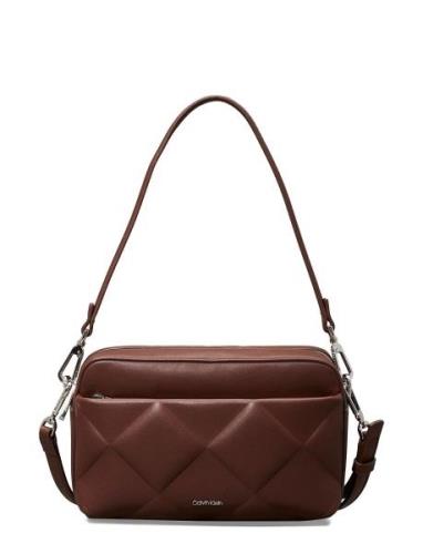 Diamond Quilt Camera Bag W/Pkt Bags Crossbody Bags Brown Calvin Klein