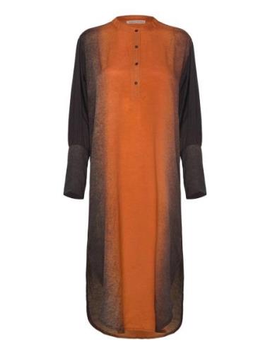 Graffiti Shirt Dress - Amila Knelang Kjole Orange Rabens Sal R