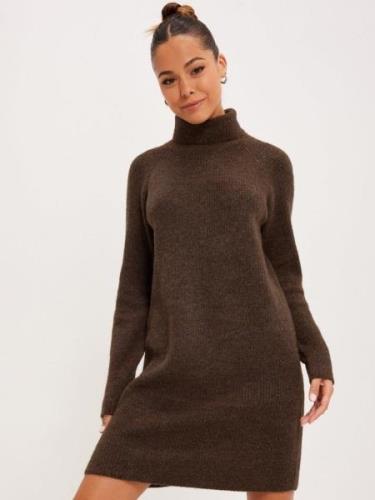 Pieces - Strikkekjoler - Chicory Coffee - Pcellen Ls High Neck Knit Dr...