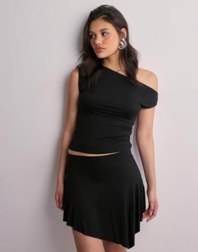 Nelly - Svart - Lovely Asymmetric Skirt