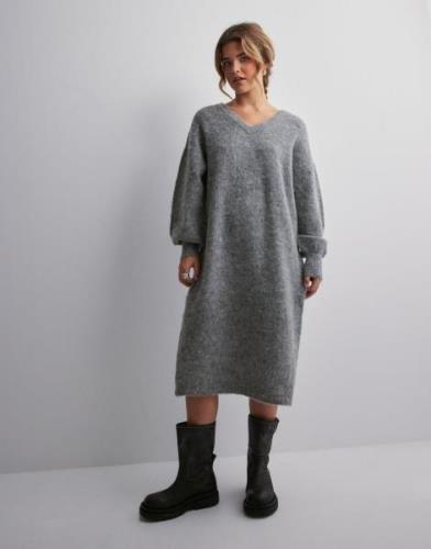 Pieces - Grå - Pcfea Ls V-Neck Knit Dress Bc