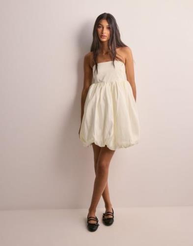 Malina - Hvit - Isolde strapless bubble mini dress